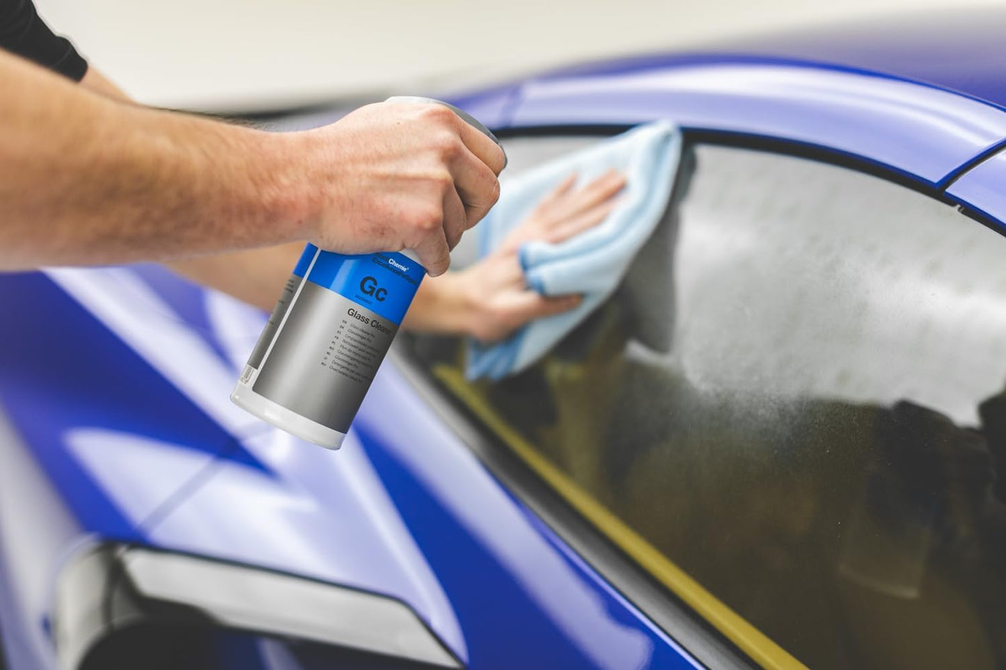 KOCHCHEMIE - Glass Cleaner - Effortlessly Removes Stubborn Dirt, Oil, Grease, Insects, and Residues; Ready-To-Use Streak-Free Formula; Gloss and Smoothness Additive; Fresh Fragrance (5 Liters)