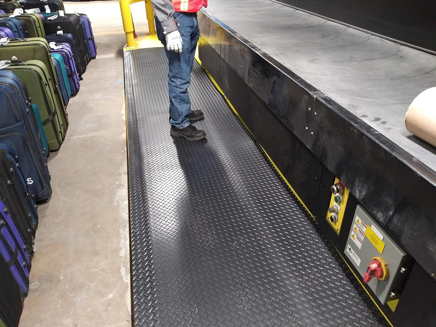 Rhino Mats, American Classic Diamond Anti-Fatigue Mats, Industrial Ergonomic Comfort Standing Mat for Work, Home, Garage, Office, Kitchen or Anywhere (Black 9/16" Thick, 2 FT. x 25 FT.)